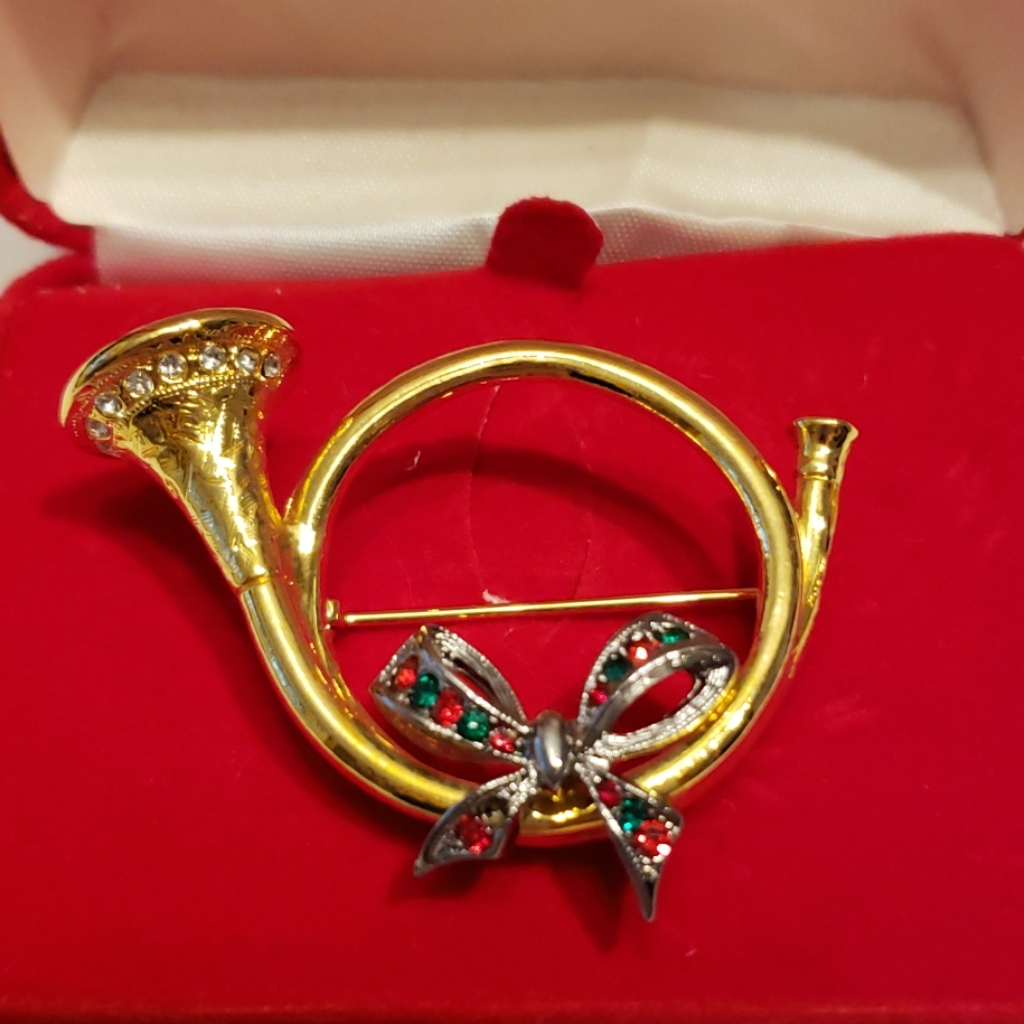 Christmas Trumpet Pin